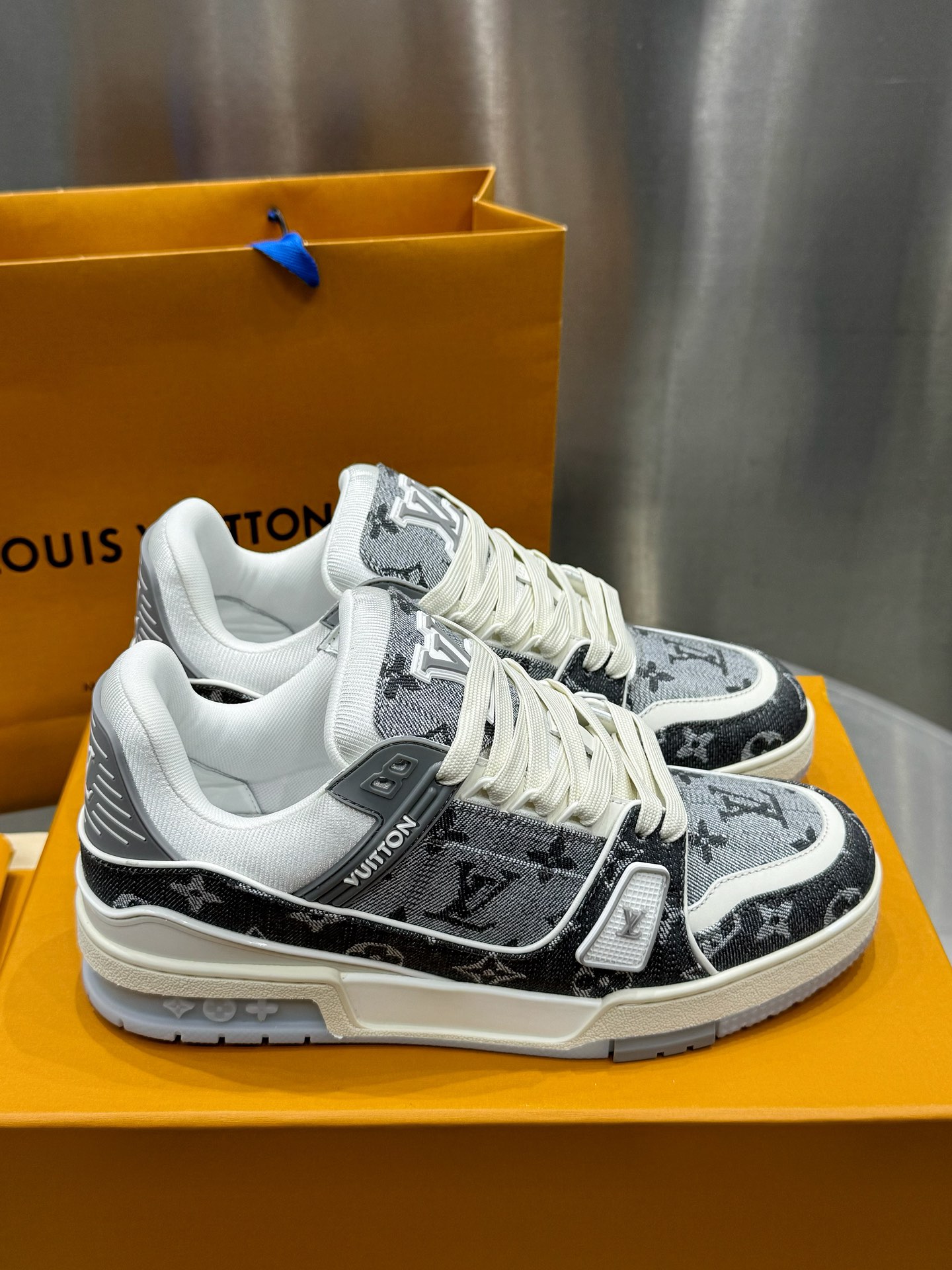 LV Trainer Sneaker 1ADHIG
